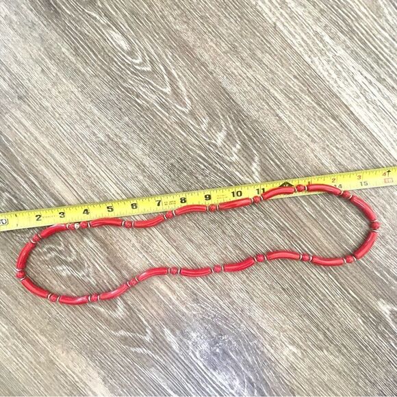 Red and gold tone beaded necklace - Picture 3 of 8